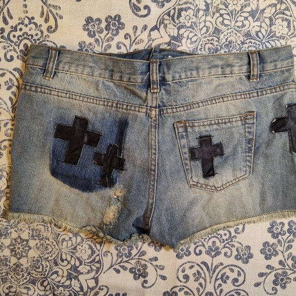 NWT Mine- Distressed Jean Shorts w/Crosses size L - Picture 4 of 6